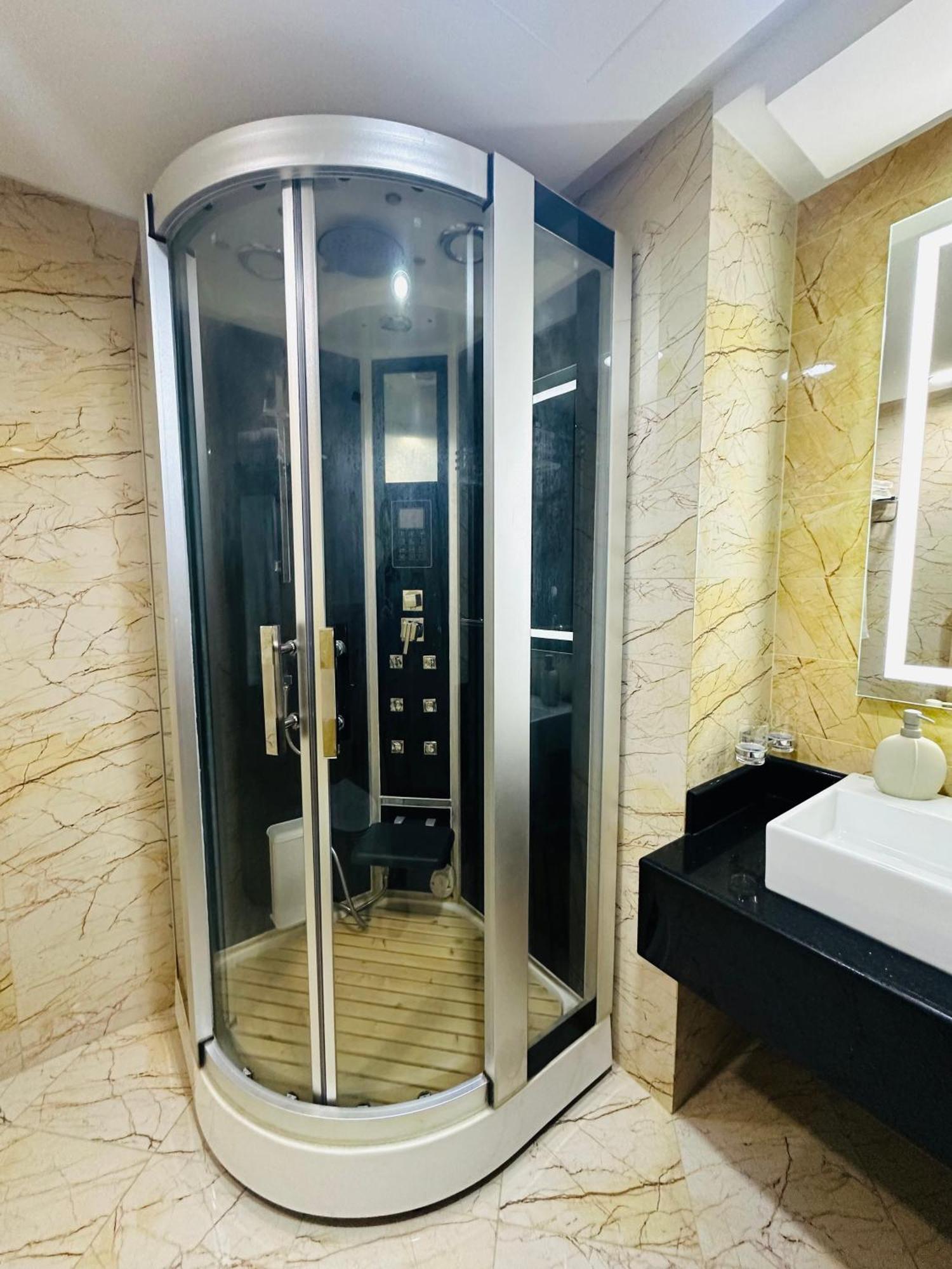 Saxophone Suites Muharraq Luaran gambar
